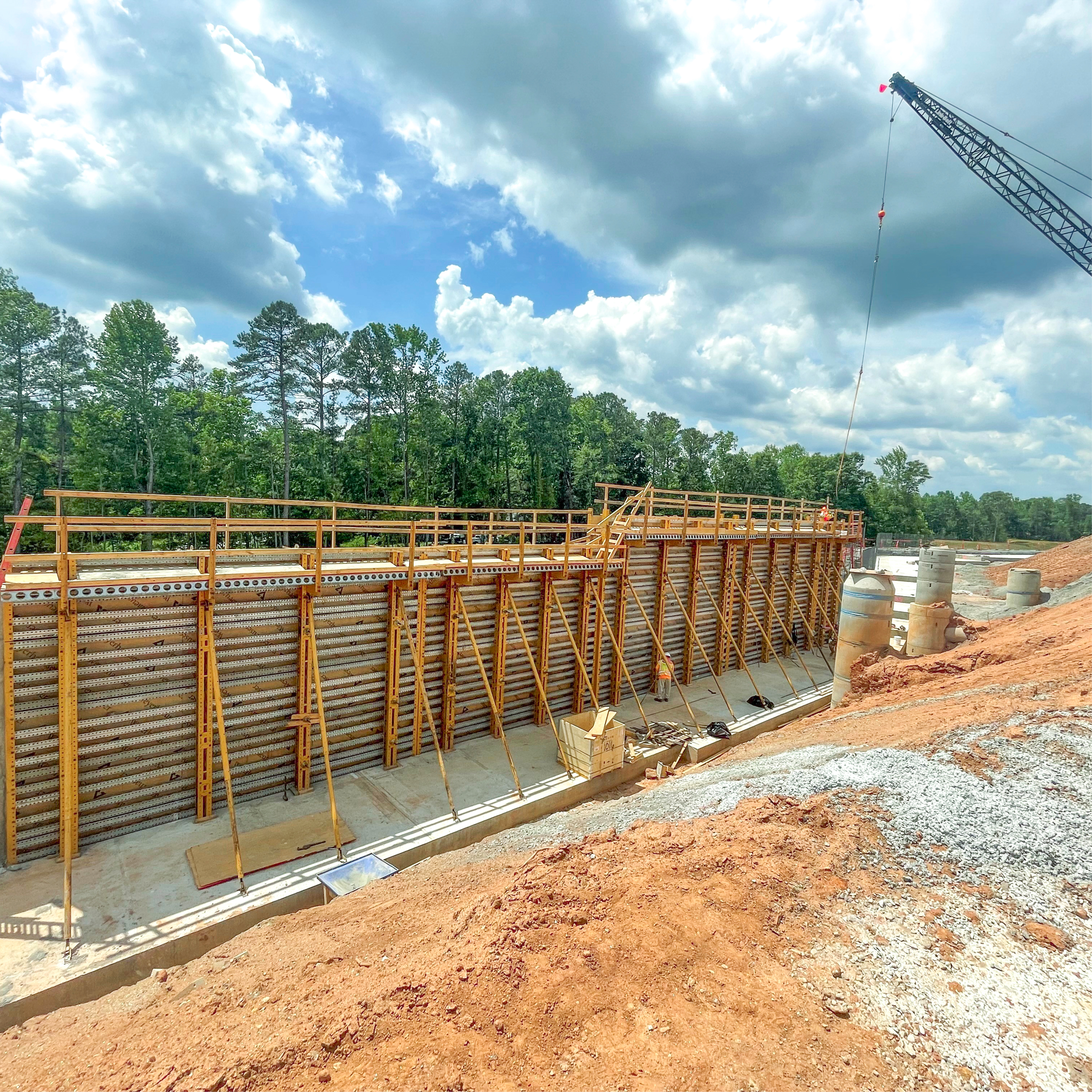 The E-BEAM &amp; SUPER STUD system&rsquo;s adaptability allowed for the formwork to be easily reconfigured to match the varied heights of the walls, ranging in height from 13' to 18'.