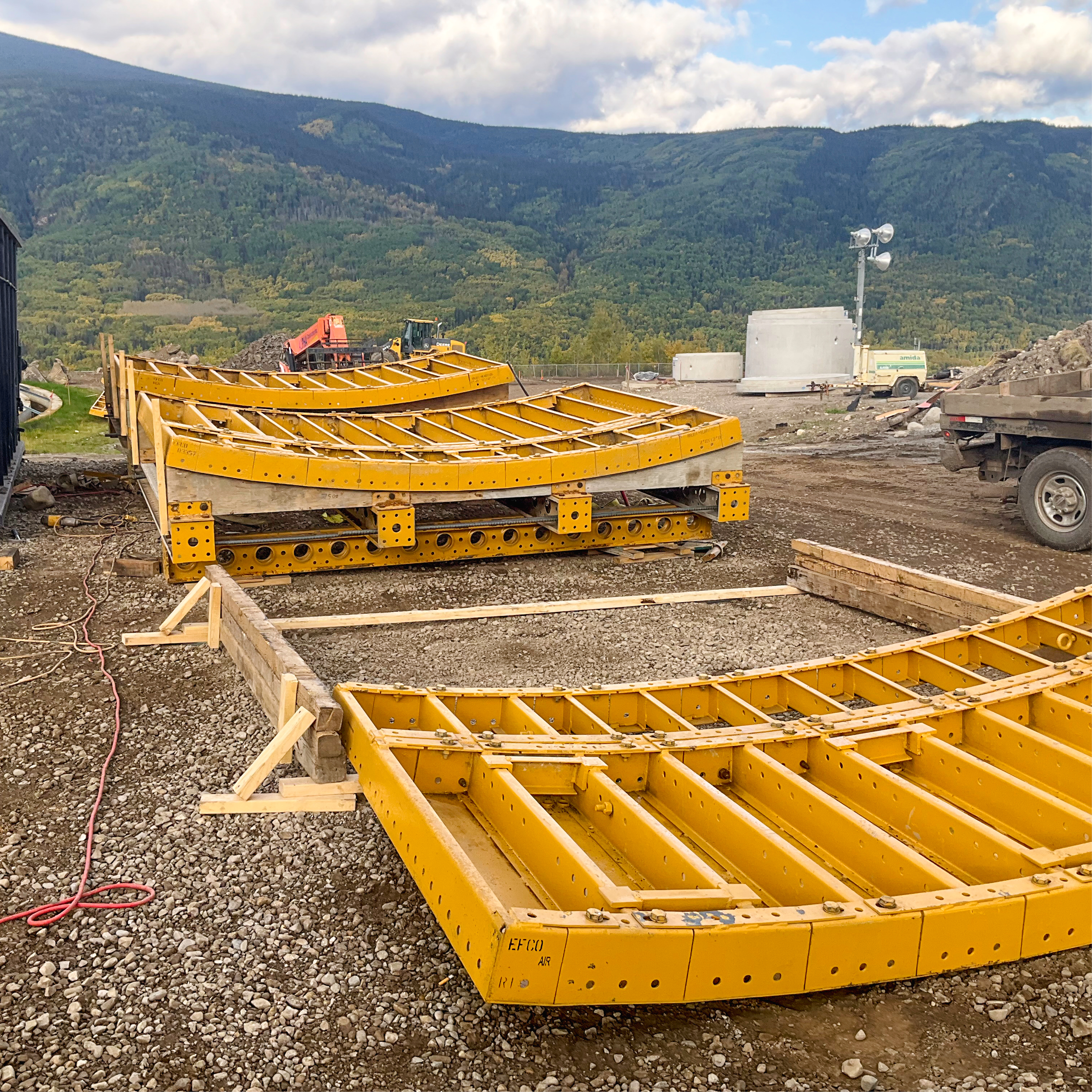 Grande Cache Wastewater Treatment Facility | Airdrie The design, quality, and adaptability of EFCO’s REDI-RADIUS can be easily shaped to any radius without any custom pieces and without any fine-tuning adjustments of turnbuckles.
